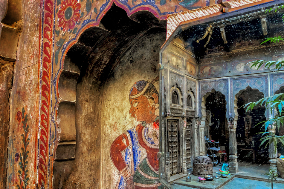 India: An Almost Ordinary Day, Haveli Interior with Princess